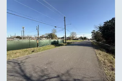 8935 Jutland Road, Houston, TX 77033 - Photo 7