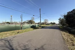 8935 Jutland Rd, Houston, TX 77033 - Photo 7