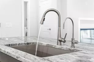 6804 Westview Dr, Houston, TX 77055 - Photo 11