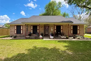 7109 Beechwood Dr, Angleton, TX 77515 - Photo 1