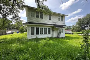305 S 3rd St, Silsbee, TX 77656 - Photo 3