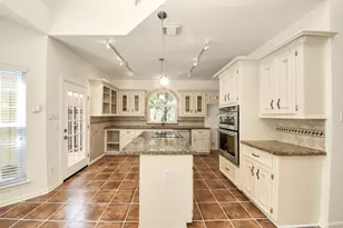 1302 Wickshire Ln, Houston, TX 77043 - Photo 23