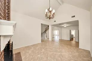 1302 Wickshire Ln, Houston, TX 77043 - Photo 9
