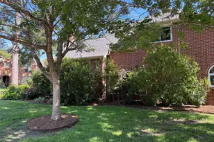 1302 Wickshire Ln, Houston, TX 77043 - Photo 3