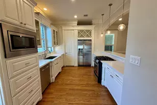 2710 Nicholson St, Houston, TX 77008 - Photo 9