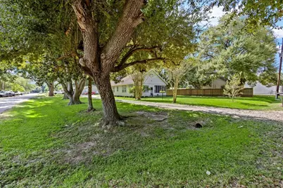 7911 Barry Avenue, Hitchcock, TX 77563 - Photo 39