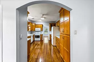 7911 Barry Ave, Hitchcock, TX 77563 - Photo 7