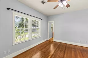 7911 Barry Ave, Hitchcock, TX 77563 - Photo 15