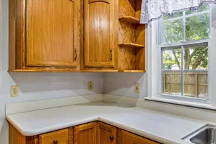 7911 Barry Ave, Hitchcock, TX 77563 - Photo 11