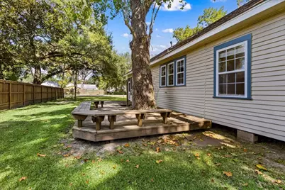 7911 Barry Avenue, Hitchcock, TX 77563 - Photo 33