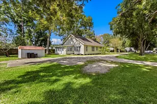 7911 Barry Ave, Hitchcock, TX 77563 - Photo 31