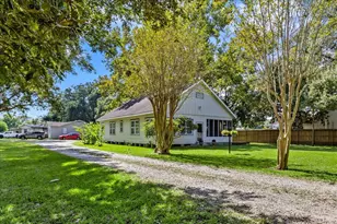 7911 Barry Ave, Hitchcock, TX 77563 - Photo 29