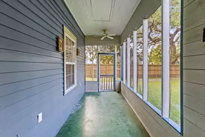 7911 Barry Avenue, Hitchcock, TX 77563 - Photo 35