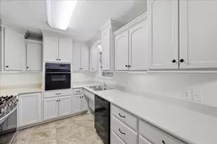 3210 Lancelot, Orange, TX 77630 - Photo 9