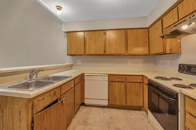 6345 Cattails Lane, Houston, TX 77035 - Photo 11