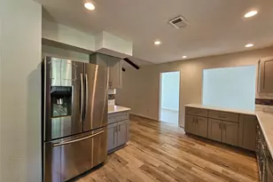 5119 Bayou Dr, Dickinson, TX 77539 - Photo 7