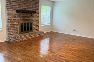 2318 Aprilmont Dr, Sugar Land, TX 77498 - Photo 5