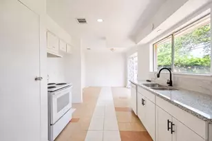 10930 W Bellfort Ave, Houston, TX 77099 - Photo 9