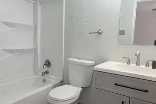 10855 Meadowglen Ln, Houston, TX 77042 - Photo 9