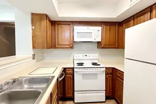 10855 Meadowglen Ln, Houston, TX 77042 - Photo 3