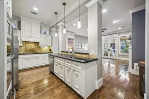 823 W 26th St, Houston, TX 77008 - Photo 7
