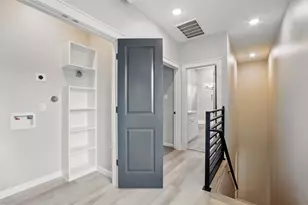 4719 Mallow St, Houston, TX 77033 - Photo 15