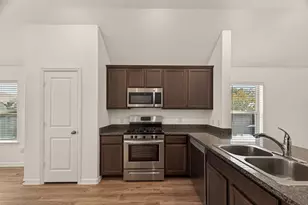 1010 Schooner St, Crosby, TX 77532 - Photo 5