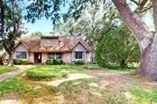 5221 Cottonwood Cir, Dickinson, TX 77539 - Photo 1
