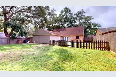 5221 Cottonwood Circle, Dickinson, TX 77539 - Photo 25