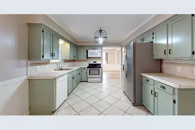5221 Cottonwood Circle, Dickinson, TX 77539 - Photo 7
