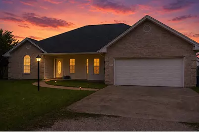 931 Broadway, Winnie, TX 77665 - Photo 3