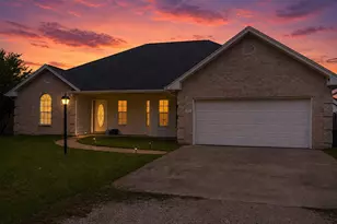 931 Broadway, Winnie, TX 77665 - Photo 3