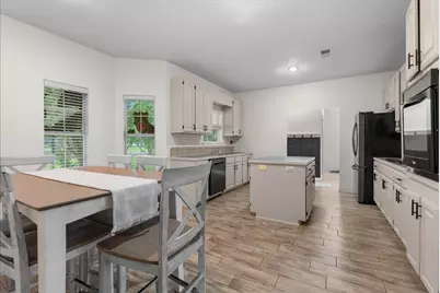 931 Broadway, Winnie, TX 77665 - Photo 13