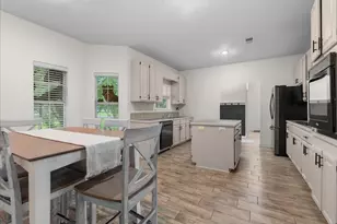 931 Broadway, Winnie, TX 77665 - Photo 13