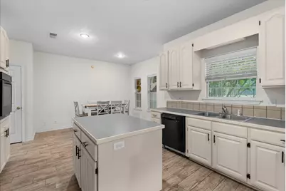 931 Broadway, Winnie, TX 77665 - Photo 7