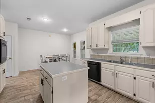 931 Broadway, Winnie, TX 77665 - Photo 7