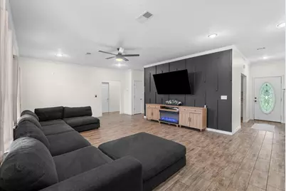 931 Broadway, Winnie, TX 77665 - Photo 15