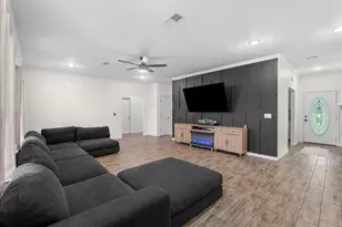 931 Broadway, Winnie, TX 77665 - Photo 15