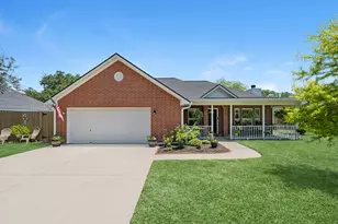 606 Walnut St, Sweeny, TX 77480 - Photo 1