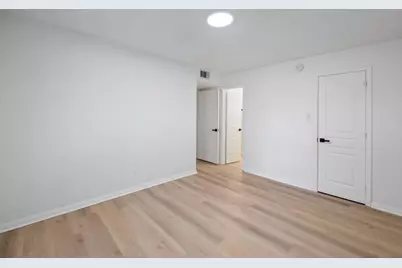 700 Lyle West Avenue #B, Cleveland, TX 77327 - Photo 3