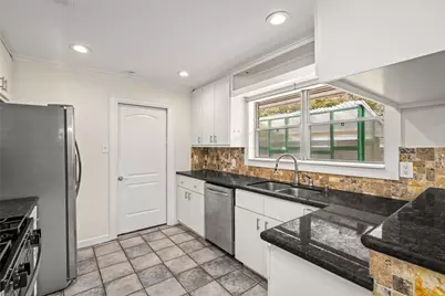 11225 Cliffwood Drive, Houston, TX 77035 - Photo 7