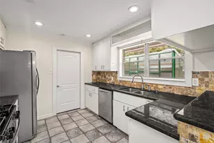 11225 Cliffwood Dr, Houston, TX 77035 - Photo 7