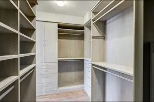 1040 W 26th St, Houston, TX 77008 - Photo 9