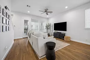 2491 W 11th St, Houston, TX 77008 - Photo 7