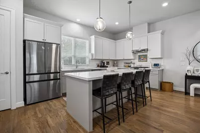 2491 W 11th Street, Houston, TX 77008 - Photo 13