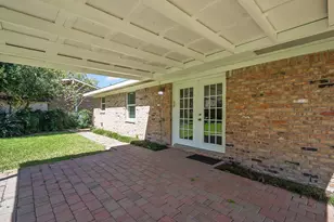 9515 Beverly Hill St, Houston, TX 77063 - Photo 31