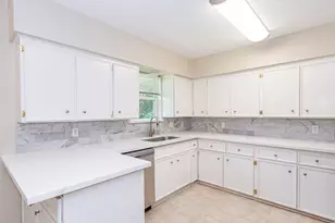9515 Beverly Hill St, Houston, TX 77063 - Photo 11