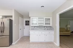 9515 Beverly Hill St, Houston, TX 77063 - Photo 15