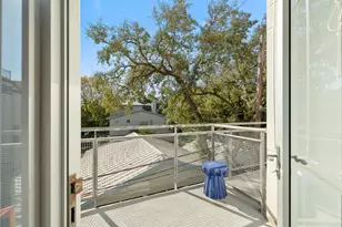 3311 Yupon St, Houston, TX 77006 - Photo 9