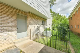 325 E Main St St, Brenham, TX 77833 - Photo 13